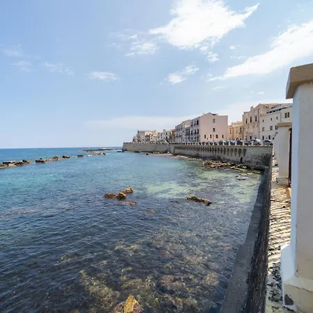 Guesthost - La Stella Di Levante - Ortigia Wonderful Appartement *